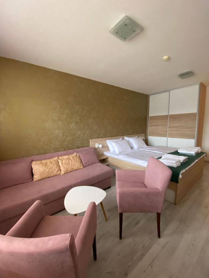 Besenova Apartman Diamant Buitenkant foto